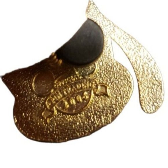 Disney WDW Pluto Bobblehead Pin 2005 Official Pin Trading Dog Cute One Ear Up - Picture 5 of 6